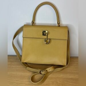 Elegant Sandra Robert’s Toggle Clasp Tan Handbag